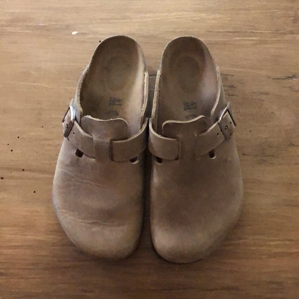 Tan oiled leather Boston Birkenstock clogs